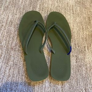 Forest Green Rothy’s Flip Flops